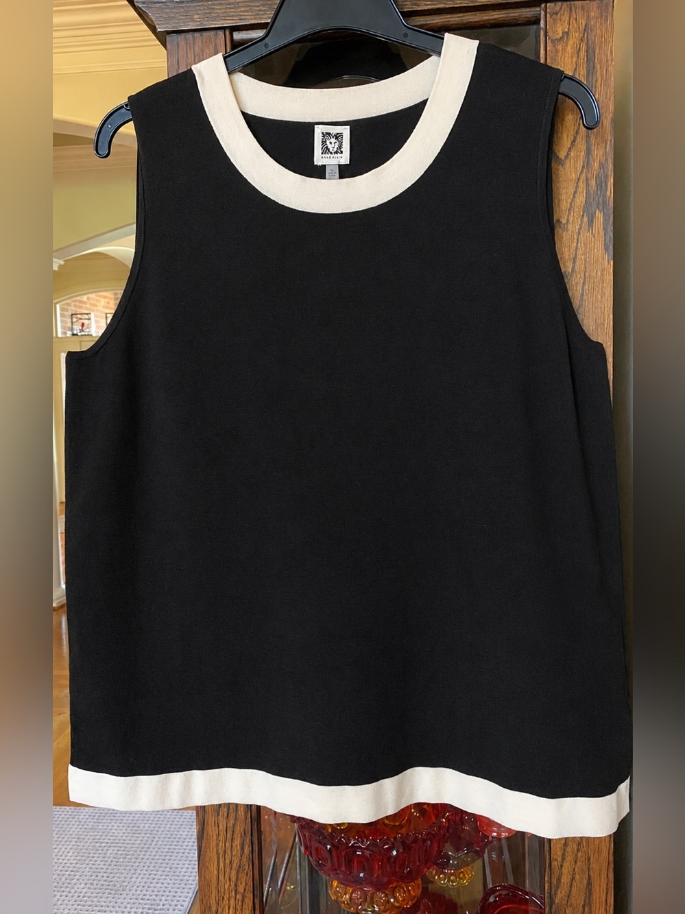 Anne Klein Black NWOT Sleeveless Knit Tank with White/Ivory Trim XL